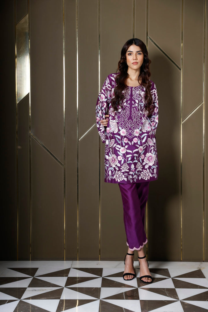 THREAD EMBELLISHED KURTA WITH CIGARETTE PANTS